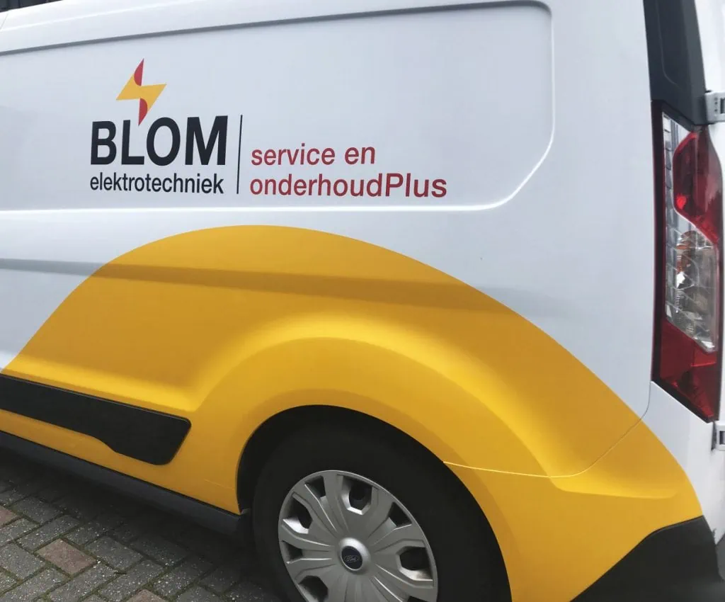 Studioviv biedt voertuigbelettering aan. Verhoog uw zichtbaarheid met unieke ontwerpen zoals voor BLOM elektrotechniek. Studioviv biedt voertuigbelettering aan. Verhoog uw zichtbaarheid met unieke ontwerpen zoals voor BLOM elektrotechniek.